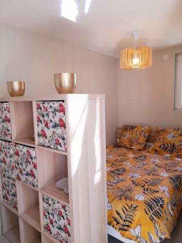 a small bedroom with a bed and shelves at Résidence Mirage avec vidéo surveillance in Albertville