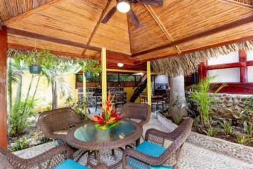 an outdoor patio with a table and chairs at Casa Melosa in Potrero