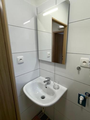 Un baño de Četnická stanice Hluboká