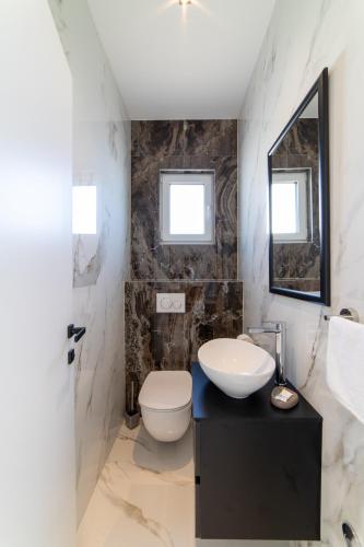 Vagabundo beachfront apartment 2 - Luxury - Sea views - Free parking
