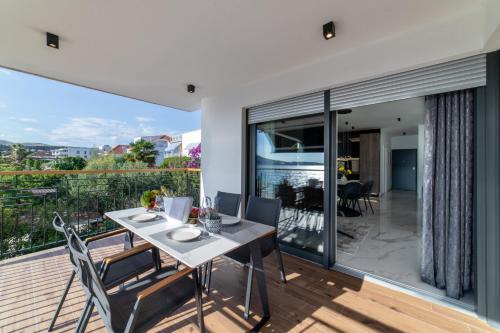 Vagabundo beachfront apartment 2 - Luxury - Sea views - Free parking