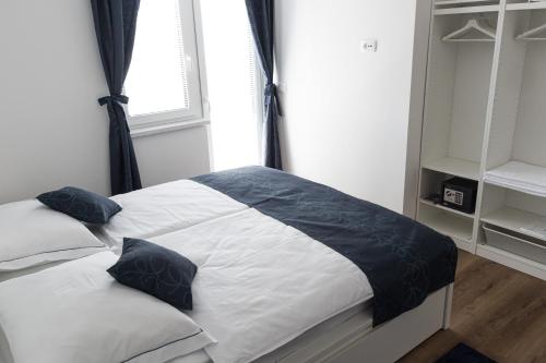 Ένα ή περισσότερα κρεβάτια σε δωμάτιο στο ININ APARTMENTS