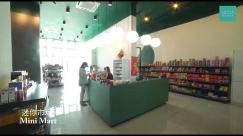 Supermarket nebo jiné obchody v  apartmánu nebo okolí