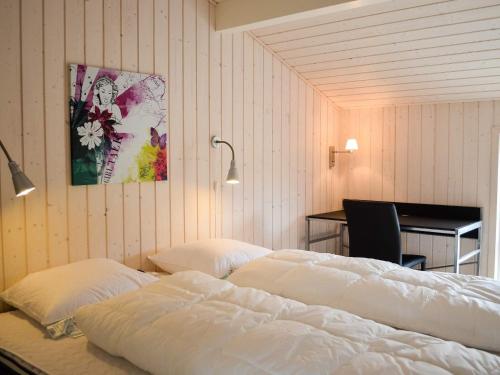 Cama o camas de una habitación en Holiday home Henne LXXX