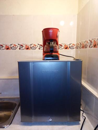 a red coffee maker sitting on top of a counter at Mirador Valle del Tomine - Cabaña vista al embalse in Guatavita