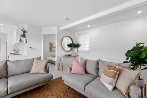 Χώρος καθιστικού στο Portofino 8 - Beachfront 3 Bedroom Penthouse