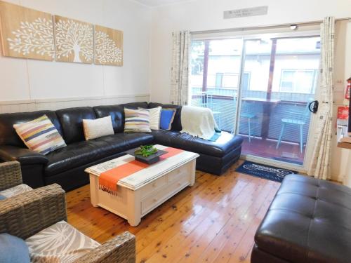 Ruang duduk di Secret at Sussex Inlet Units