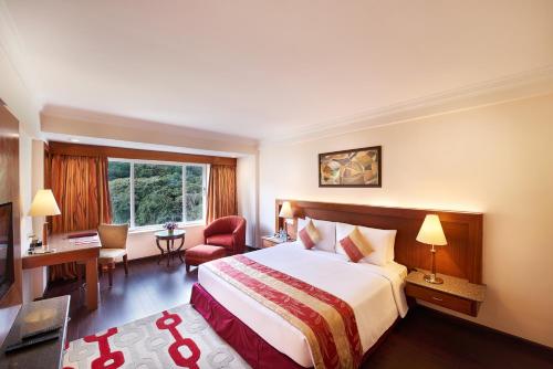 Postel nebo postele na pokoji v ubytování Accord Highland Hotel Ooty