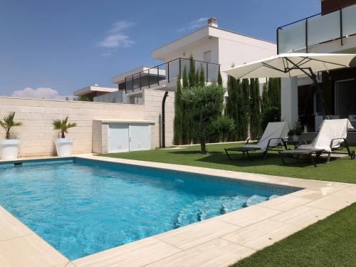 Bazén v ubytování Calle Malta 19 Villa nebo v jeho okolí