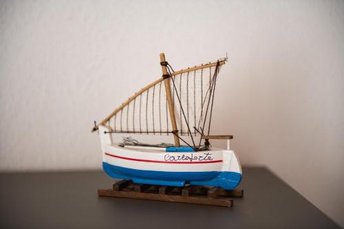a model of a boat on a table at Mary House in Carloforte