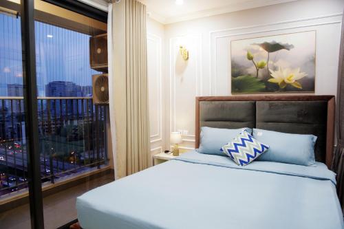 Ένα ή περισσότερα κρεβάτια σε δωμάτιο στο D'Capitale Luxury Apartments by The Zenith