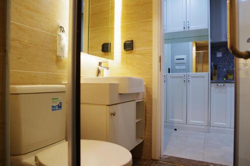Ένα μπάνιο στο D'Capitale Luxury Apartments by The Zenith