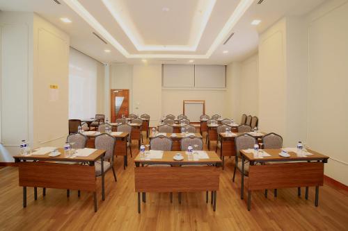 a large room with tables and chairs in it at Erboy Hotel Istanbul Sirkeci in Istanbul