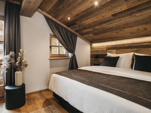 Una cama o camas en una habitación de VAYA Achensee inklusive AchenseeCard