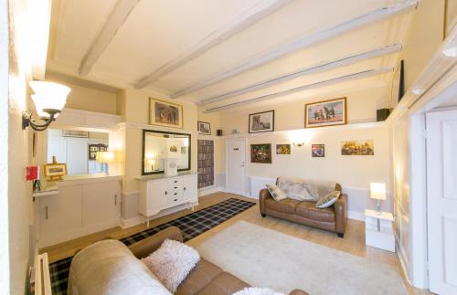 A seating area at Homeleigh Hotel 