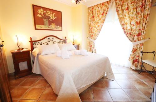 A bed or beds in a room at Casa Sandra Spainsunrentals 1165
