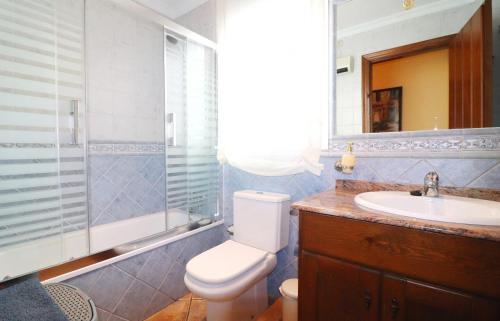A bathroom at Casa Sandra Spainsunrentals 1165