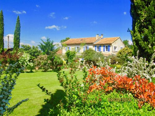 a house with a garden in front of it at le vieux pont in Carpentras
