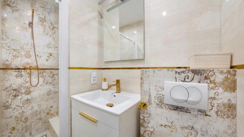 a white bathroom with a sink and a mirror at Klifowa Rewal, Sun & Snow in Rewal