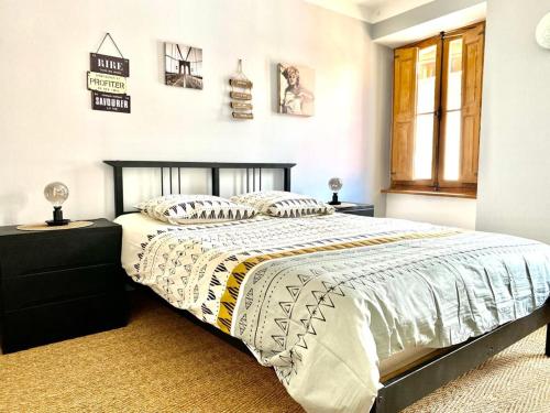 Uma cama ou camas num quarto em Rooftop Face à la Cité 'RFC'