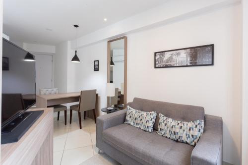 a living room with a couch and a table at Beach Class Santa Maria by Easy Home in Recife