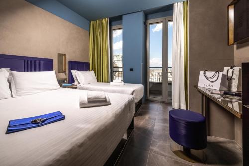 Pokój hotelowy z 2 łóżkami i balkonem w obiekcie HD8 Hotel Milano w Mediolanie