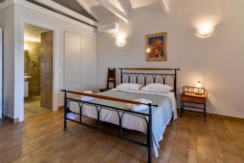 Gallery image of OpenSea Villa Private beach & tennis court in Thermisia