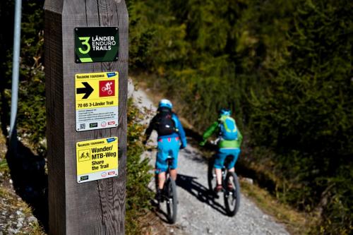 two people riding bikes on a mountain trail at Apart Bergkristall in Nauders
