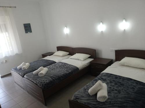 Un pat sau paturi într-o cameră la Villa Pandora