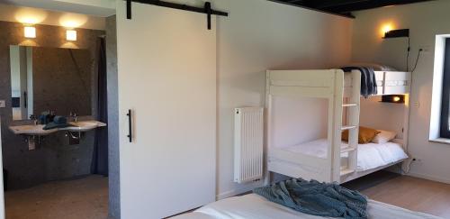 a room with a bunk bed and a sink at Huis van Silvie in Koolskamp