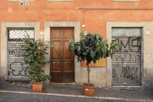 iFlat Yellow Monti Studio Apartment