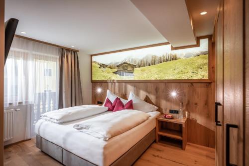 Hotel Pension Alpengruß tesisinde bir odada yatak veya yataklar