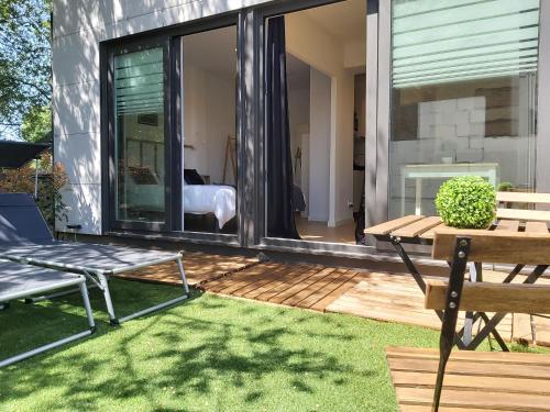 Taman di luar Acero y Piedra Apartamentos con jardín privado