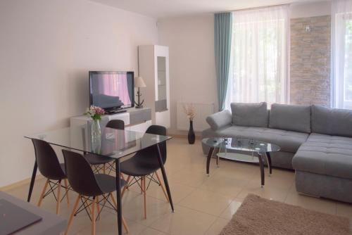 Μια τηλεόραση ή/και κέντρο ψυχαγωγίας στο Apartamenty Kornel