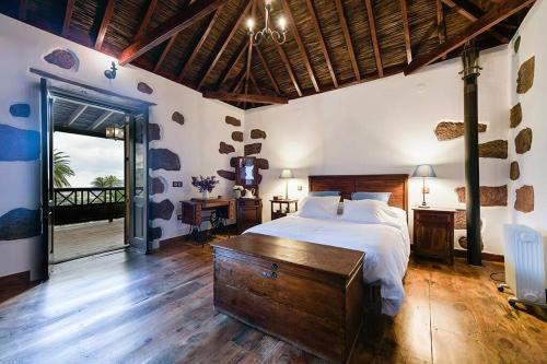 En eller flere senge i et værelse på Casa Rural La Longuera de Tirajana