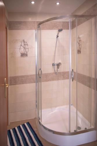 Ένα μπάνιο στο Apartamenty Kornel