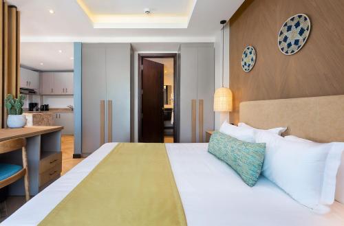 Un ou plusieurs lits dans un hébergement de l'établissement Ulwazi Place Hotel by Trianum