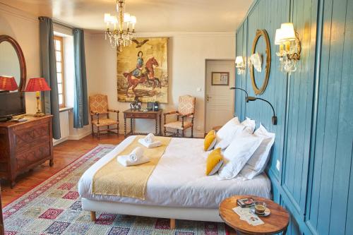 a bedroom with a large bed and a table at Domaine Utah Beach - Le Grand Hard in Sainte-Marie-du-Mont