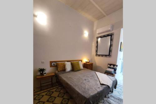 Un pat sau paturi într-o cameră la LA88 Bijou Boutique