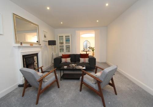 City Centre New Town 2 Bedroom Flat photo 11