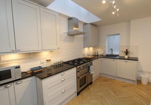 City Centre New Town 2 Bedroom Flat photo 18
