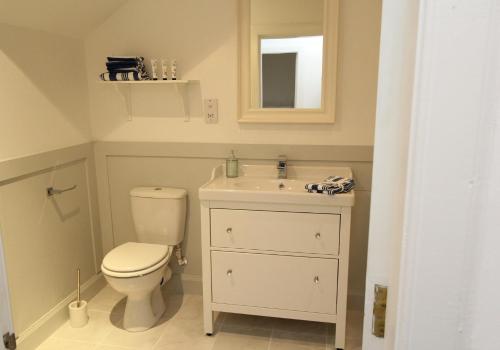 City Centre New Town 2 Bedroom Flat photo 9