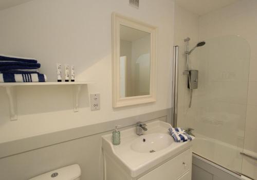 City Centre New Town 2 Bedroom Flat photo 28