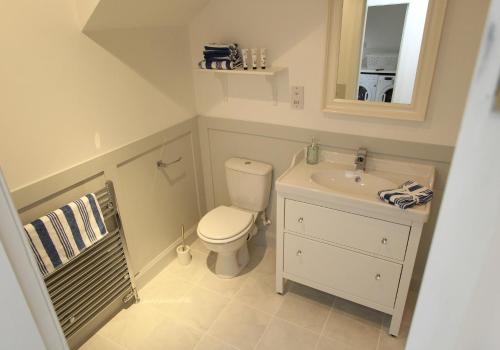 a small bathroom with a toilet and a sink at City Centre New Town 2 Bedroom Flat in Edinburgh