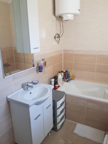 a bathroom with a sink and a bath tub at Guest house Nina in Bar
