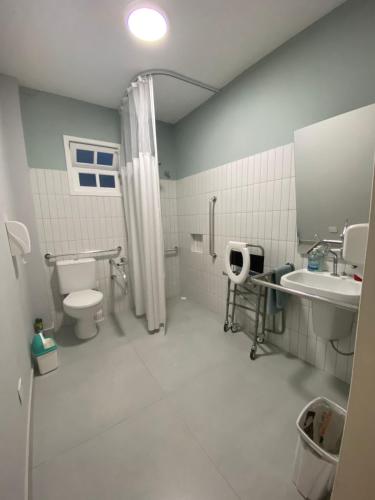 Koupelna v ubytování Angatu Hostel