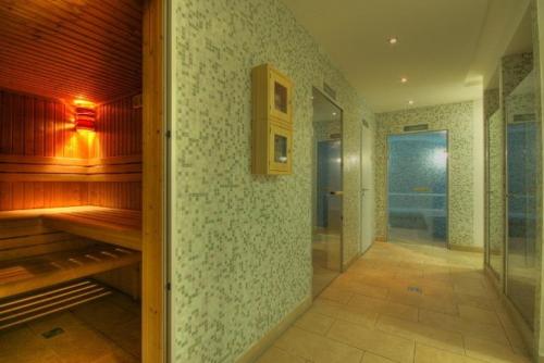 Koupelna v ubytování Club 218 Prémium Wellness Apartman
