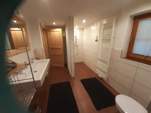 Koupelna v ubytování Haus Elfriede