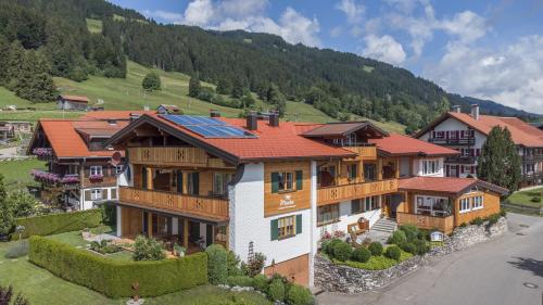 an aerial view of a house in a mountain at Landhaus Mucha - Ferienwohnungen - Naturpark Partner in Bolsterlang