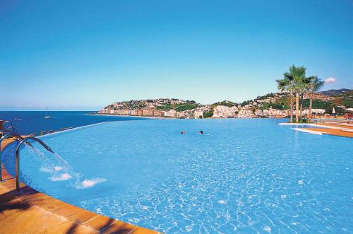 a large swimming pool with people in the water at Playacálida in Almuñécar